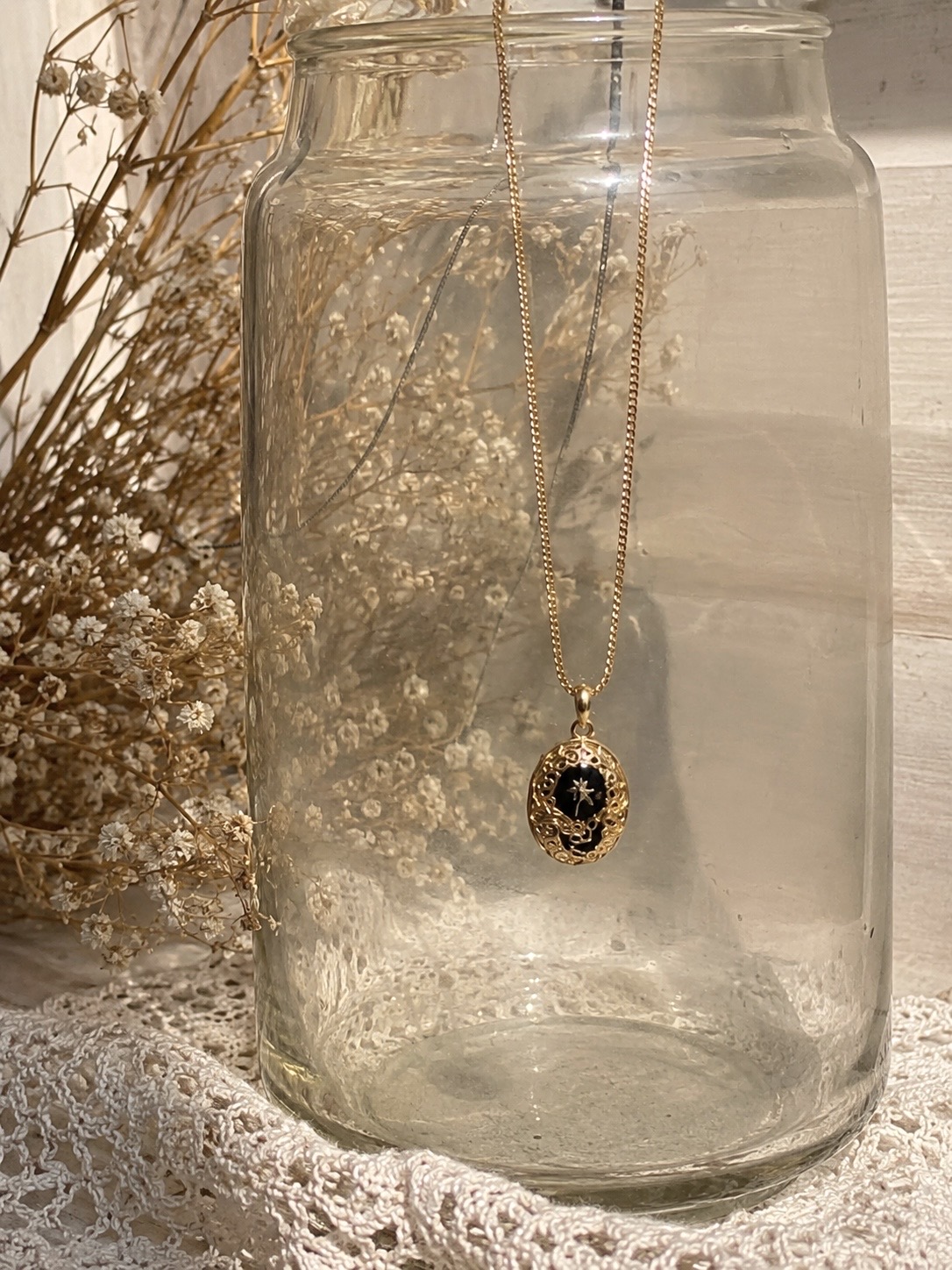 Midnight Baby’s Breath Oval Necklace