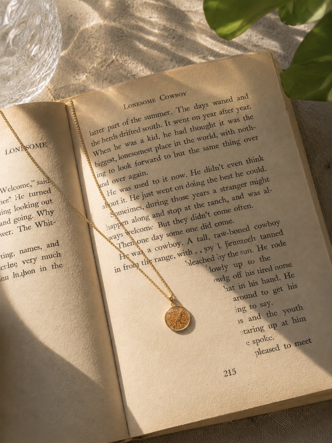 Queen Anne’s Lace Round Pendant Necklace
